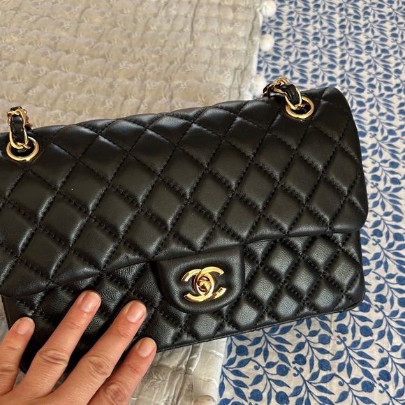 Source Unknown Handbags - Black Quilted Leather Shoulder Bag with Gold Hardware